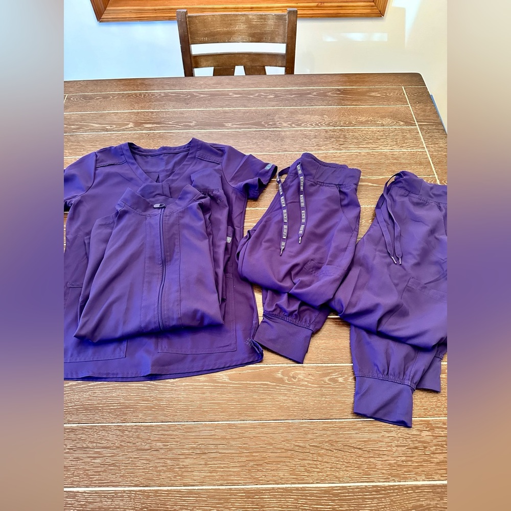 Med Couture Insight scrubs, grape SET- XS top, bottoms and jacket